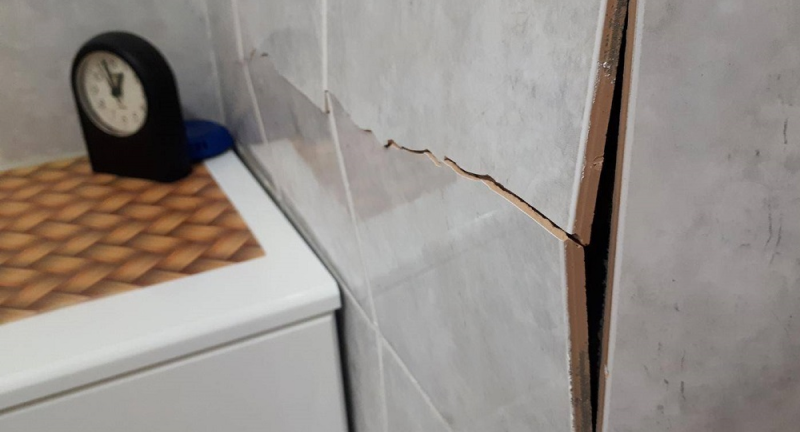 Трещины в плитке