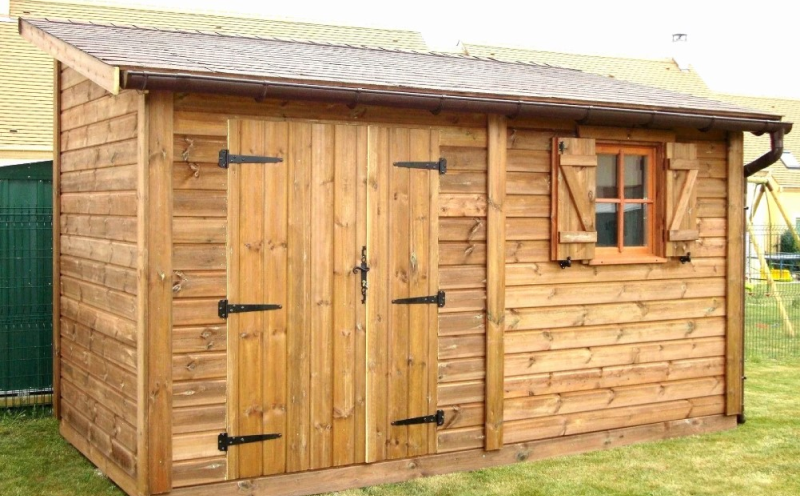 Деревянный сарай