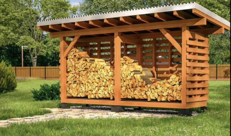 Дровник из дерева