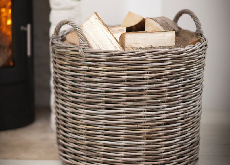 Дровница из ротанга