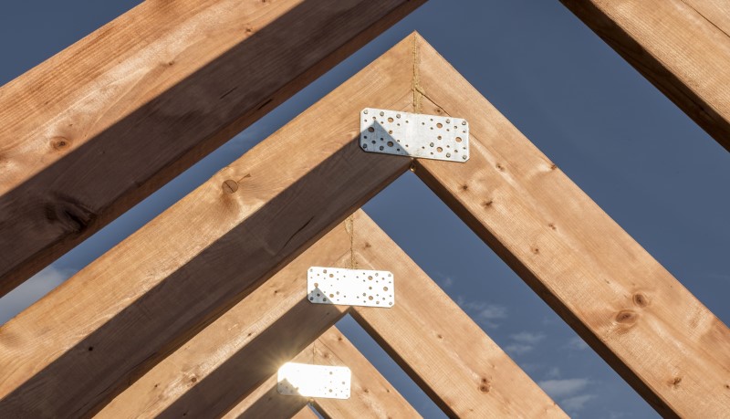 Построить крышу самостоятельно непросто, но возможно