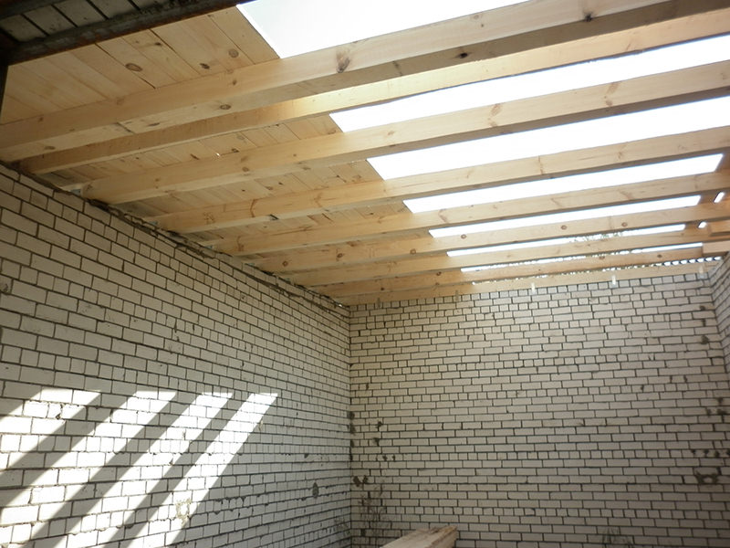 Деревянная крыша на гараж