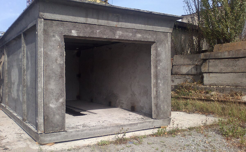 Гараж из бетонных плит