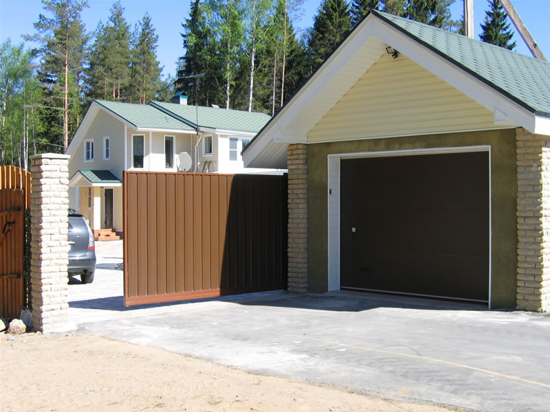 Гараж на участке