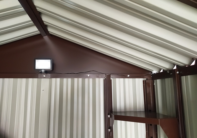 Свет в контейнере на солнечных батареях