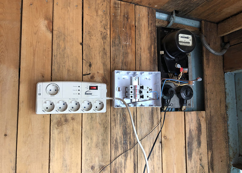 Розетки в гараже