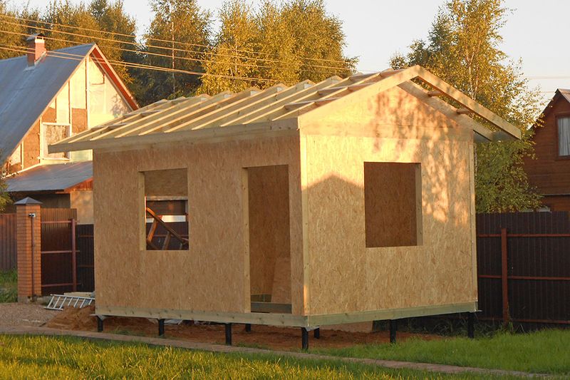 Хозблок из СИП-панелей