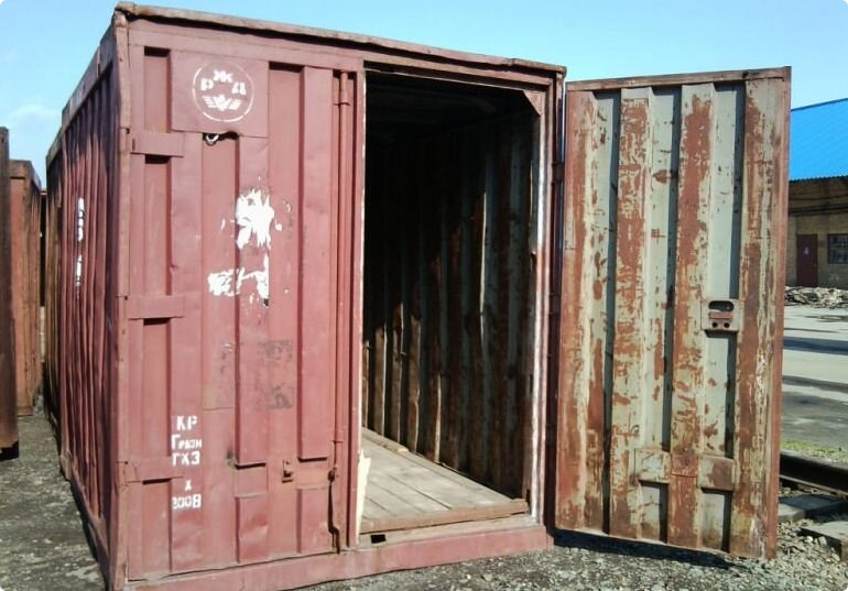 Ржавый морской контейнер