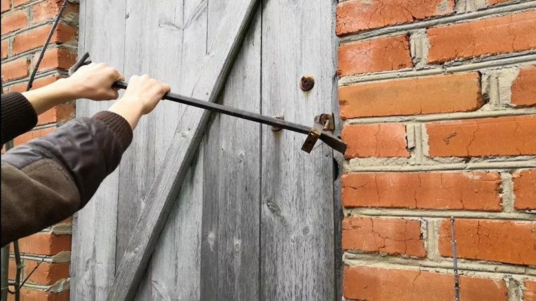 Как защитить гараж от вскрытия