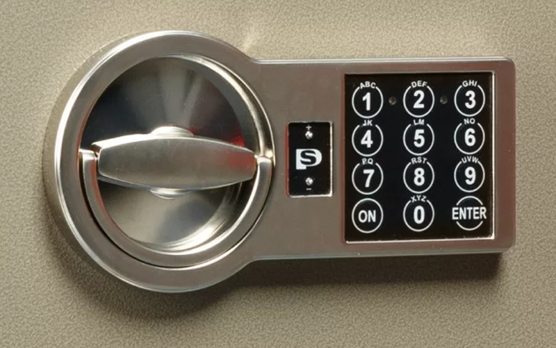 Металлический шкаф с кодовым замком