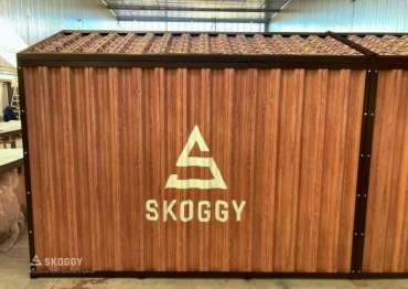 Контейнер металлический 5м SKOGGY для выставки "Малоэтажная страна" с принтом "Wooden"
