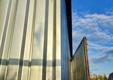 Хозблок железный SKOGGY для загородного участка в д. Леньково