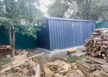 Синий контейнер для хранения с вандал-баром в СНТ Фианит, г. Пущино