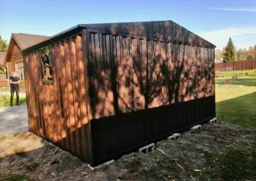 Коричневый хозблок с дополнительным окном в СНТ Сказочный, г.о. Серпухов, МО