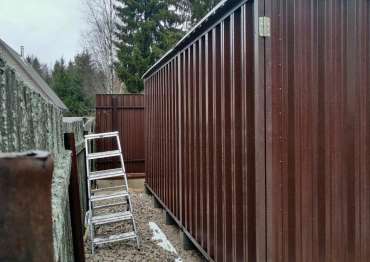 Компактный хозблок в шоколадном цвете с окном в СНТ Ручеек, Наро-Фоминский р-н, МО