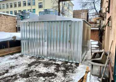 Уникальный гараж 4 х 6 м с блестящей цинковой облицовкой