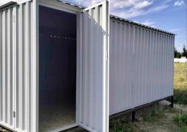 Стильный хозблок для хранения строительных материалов в светло-сером цвете в дер. Новинское