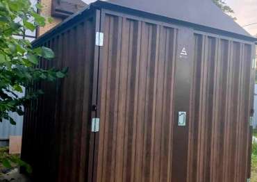 Современный хозблок для хранения садовой техники в расцветке "под дерево" в дер. Решоткино, г. Клин, МО