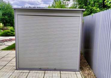 Современный хозблок для хранения квадроцикла в двойной расцветке в дер. Сокольники, Дмитровский г.о., МО