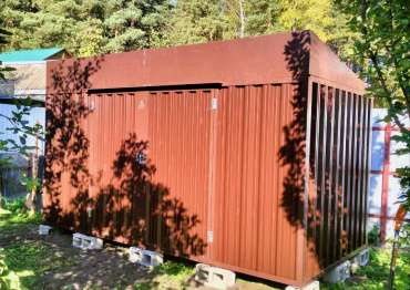 Стильный хозблок для хранения садовой техники в шоколадном цвете в СНТ Ясная поляна, Раменский р-н, МО