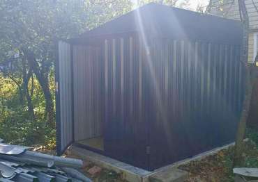 Стильный хозблок для дачных материалов в графитовом цвете в СНТ Спутник, Одинцовский г.о., МО
