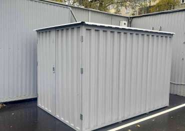 Стильный хозблок для уборочного инвентаря в светлом сером цвете в г. Москва, ул. Башиловская