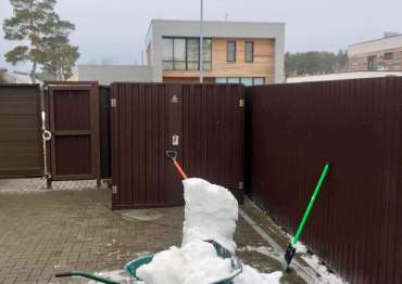 Стильный контейнер для садовой техники в шоколадно-коричневом цвете в г. Саров, Нижегородская область