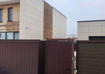 Функциональный контейнер для садовой техники в шоколадно-коричневом цвете в г. Саров, Нижегородская область