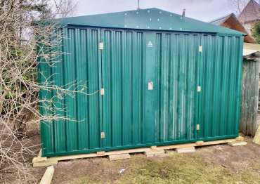 Компактный хозблок для хранения инвентаря в ярком зеленом цвете в дер. Жостово, Мытищинский р-н, МО