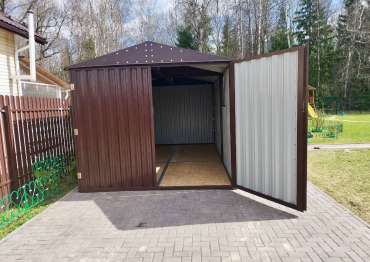 Современный гараж для хранения садовой техники в шоколадном цвете в КП Нарские сады, Жуковский р-н, Калужская область
