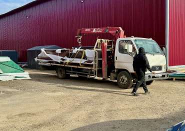 Блестящий гараж для хранения садовой техники в шоколадном цвете в КП Нарские сады, Жуковский р-н, Калужская область