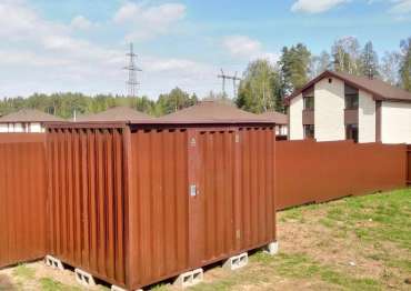Прочный хозблок для хранения вещей в шоколадном цвете в дер. Курилово, Солнечногорский р-н, МО