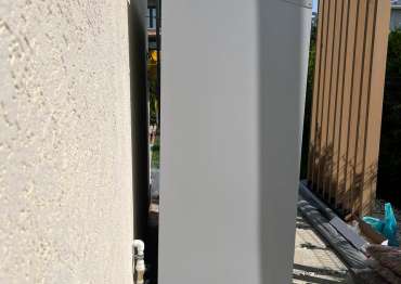 Шкаф прочный для садового инвентаря в светлом сером цвете в дер. Захарово, г.о. Истра, МО