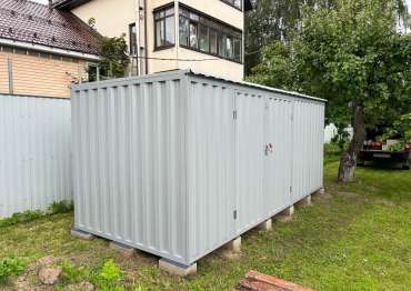 Прочный хозблок с плоской крышей для автомобильных шин и садовой техники в дер. Малая Черная, Дмитровский г.о, МО