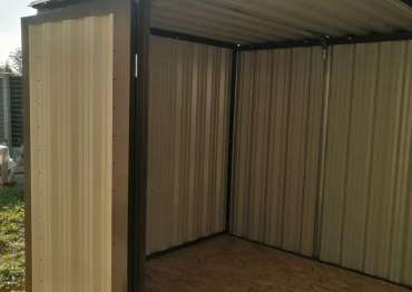 Хозблок с боковыми воротами для садового инвентаря в серо-коричневом цвете в дер. Гальчино, г.о. Домодедово, МО