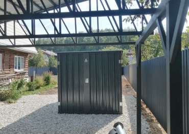 Стильный хозблок с плоской крышей для техники и велосипедов в графитовом цвете в пос. Сертякино, г. Подольск, МО