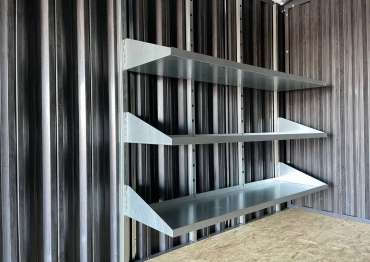 Функциональный автомобильный гараж с полками для хранения в пос. Первомайское, Филимонковский р-н, г. Москва