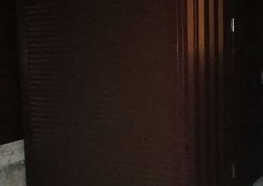 Функциональный контейнер для заказчика с рольставнями и окном для хранения вещей по индивидуальным размерам в шоколадном цвете с принтом в дер. Переделки, Одинцовский г.о, МО