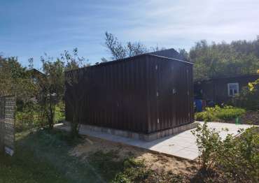 Вместительный хозблок на участок для вещей в шоколадном цвете в СНТ Мирное, г.о. Ступино, МО