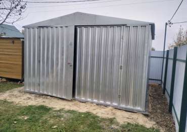 Хозблок с двускатной крышей и торцевой воротной группой в СНТ Дачное, Серпуховский р-н, МО